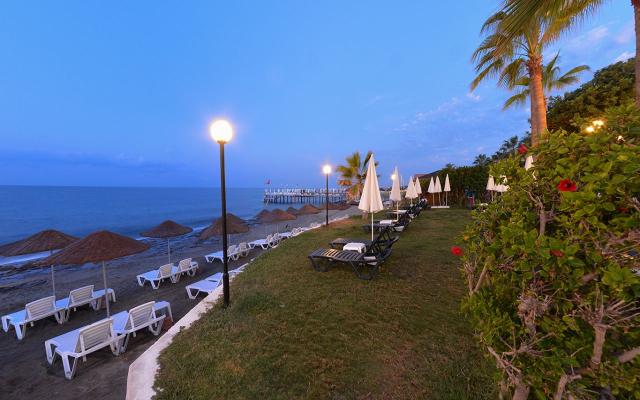 Anitas Beach Club