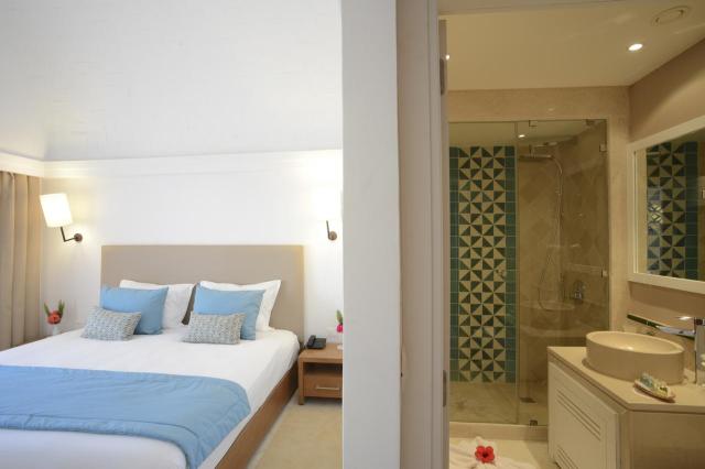 Connecting Room