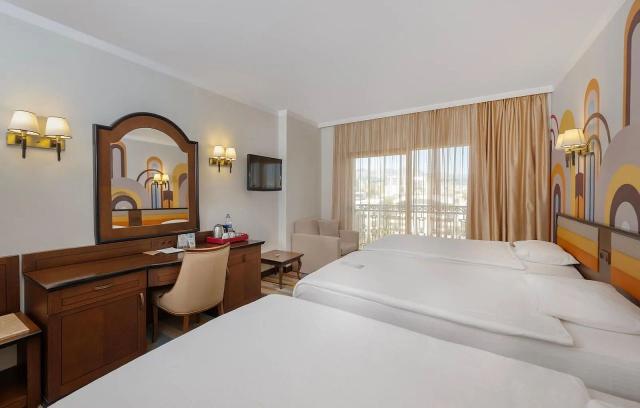 Comfort Room City View