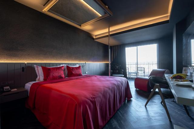 Junior Suite Adult Zone