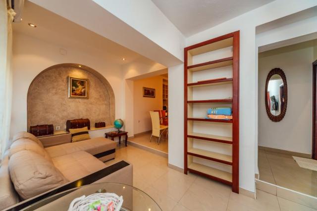2 Bedroom Apartment 04+1