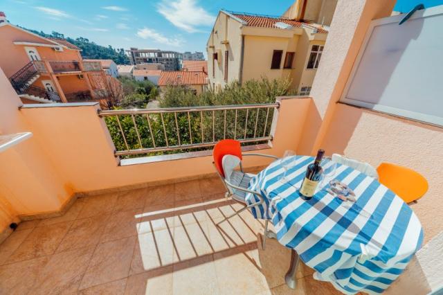 2 Bedroom Apartment 04+1