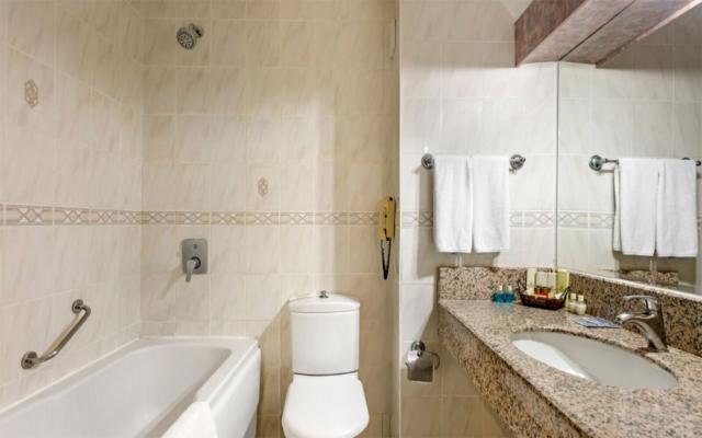 Family Room Land View 1 Bathroom