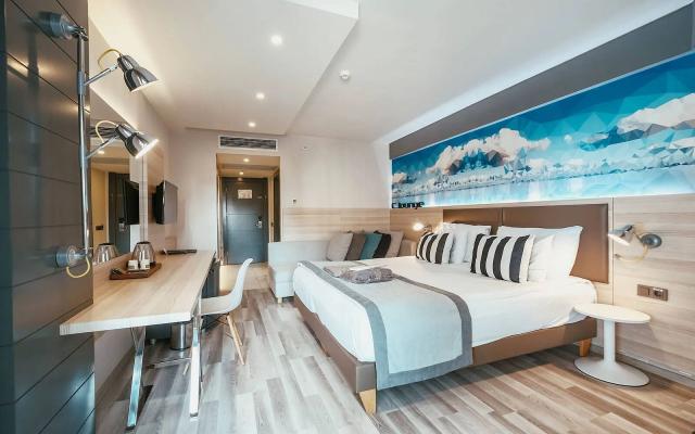  Standard Room Side Sea View