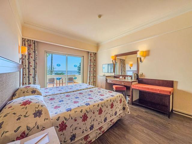 Standard Club Room