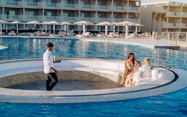 Sirena Beach Resort & Spa