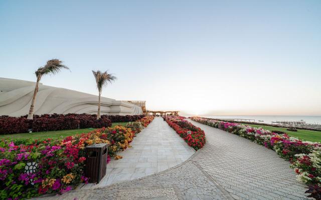 Sirena Beach Resort & Spa