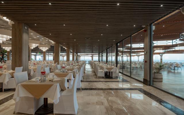 Sirena Beach Resort & Spa