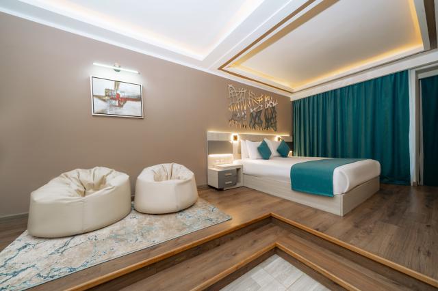 Executive Suite (Adults Only +16)