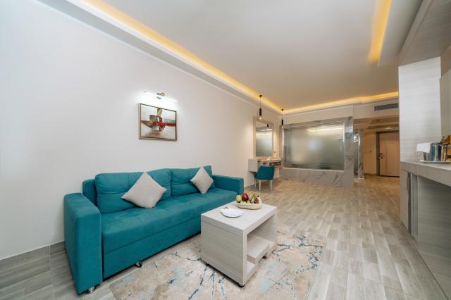 Executive Suite (Adults Only +16)