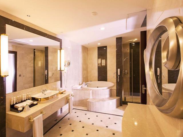 Superior Pool Grand Suite