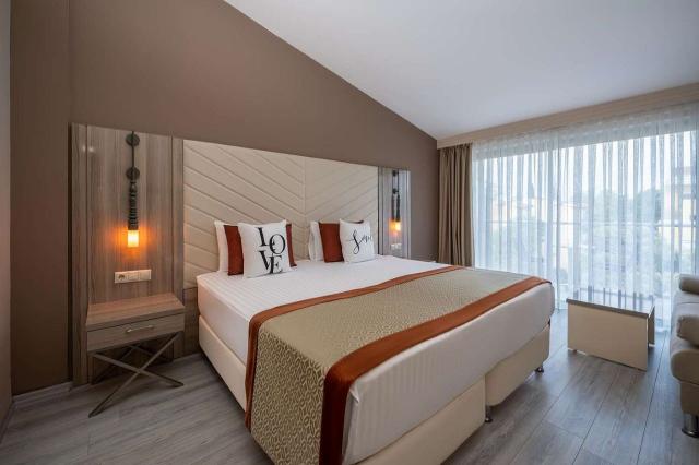 Aqua Standard Room