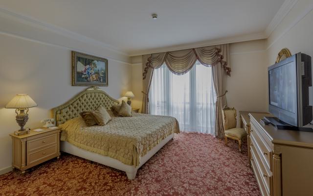 Royal Deluxe