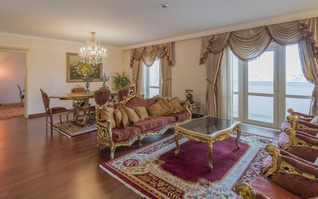 Royal King Suite