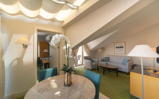  Suite Room