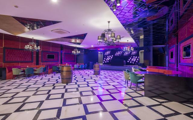 Granada Luxury Beach