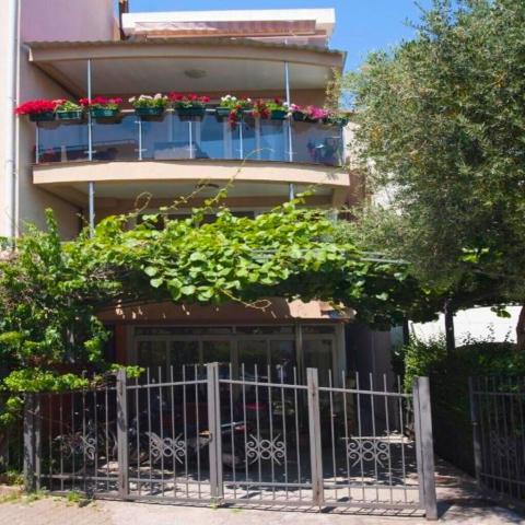 Egon Apartments