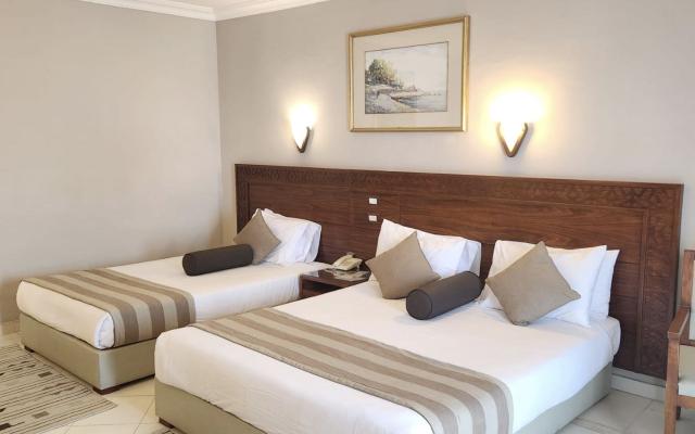 Regal Garden & Pool View Room 