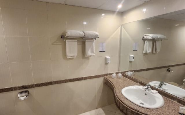 Regal Garden & Pool View Room 