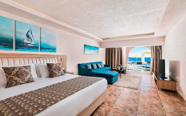Superior Swim Up Room SV (Adults Only 13+)