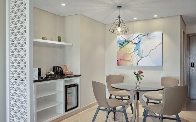 The View Suite - Adults Only +16