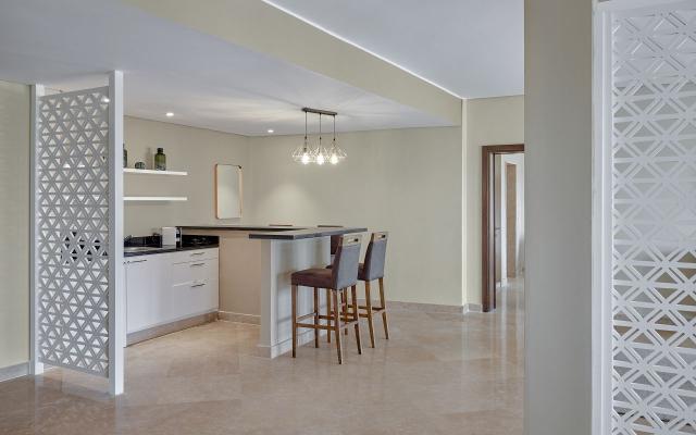 Signature Suite - Adults Only +16