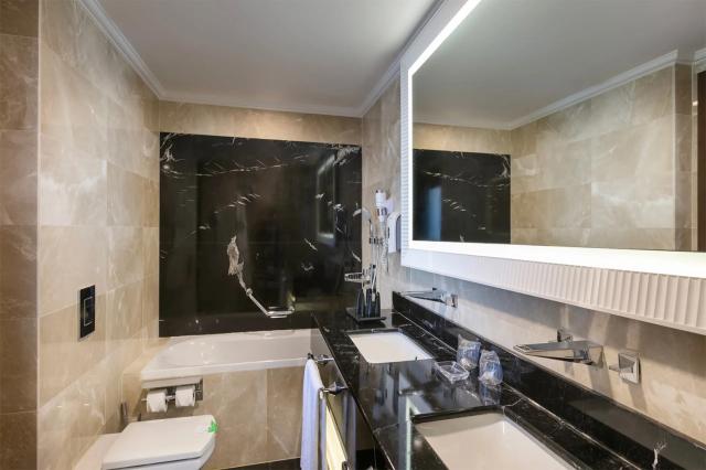 Deluxe One Bedroom Suite