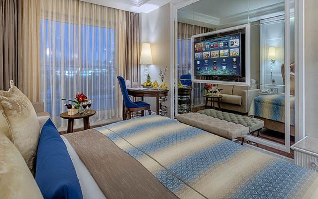 Deluxe Building Standard Room