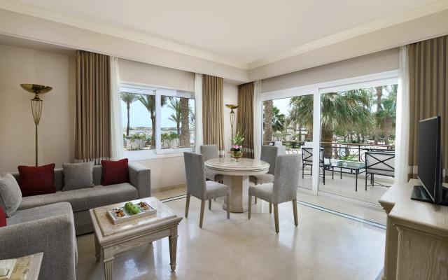 Junior Suite (2nd & 3rd Floor, Pool & Sea View) 