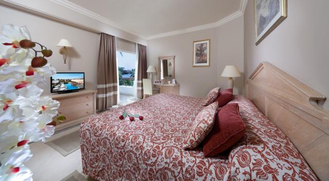 Junior Suite (2nd & 3rd Floor, Pool & Sea View) 