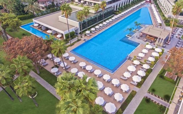 Acanthus & Cennet Barut Collection