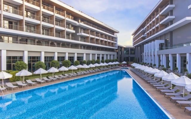 Acanthus & Cennet Barut Collection