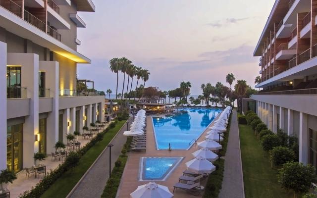 Acanthus & Cennet Barut Collection