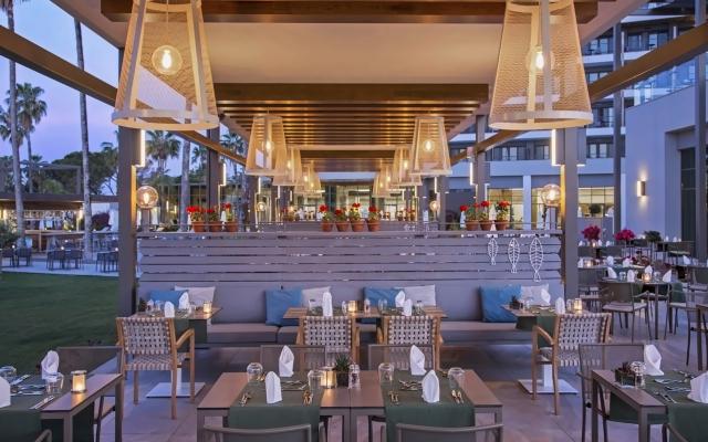 Acanthus & Cennet Barut Collection