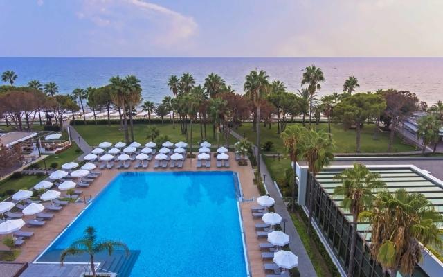 Acanthus & Cennet Barut Collection
