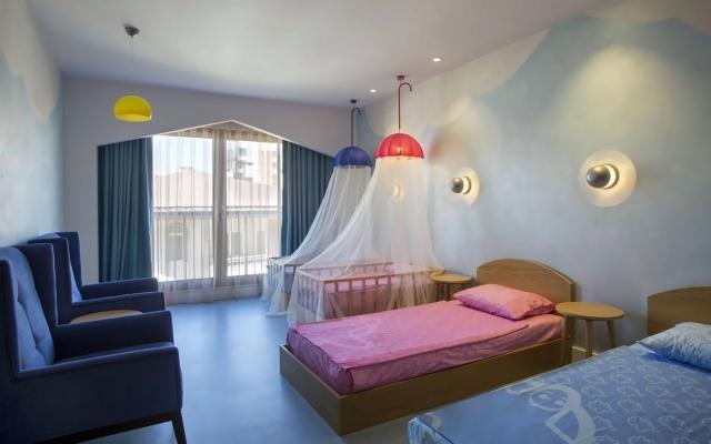 Acanthus & Cennet Barut Collection