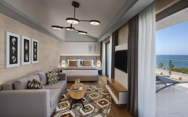 Penthouse Suite Side Sea View