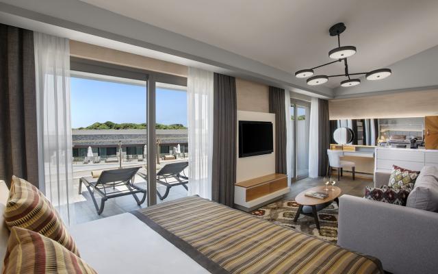Penthouse Suite Side Sea View