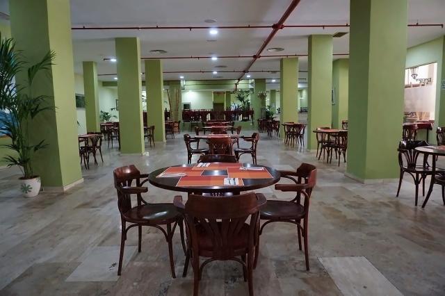 Las Piramides Resort