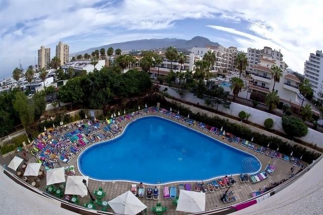 Las Piramides Resort