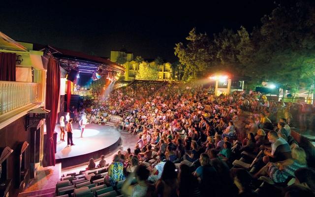 Dobedan World Palace