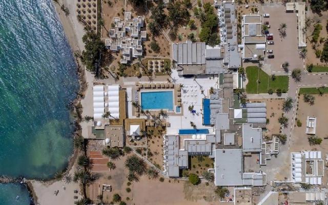Hari Club Beach Resort