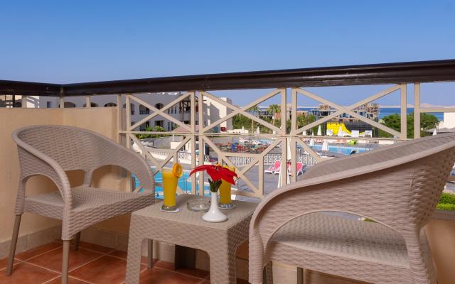 Superior Pool View Room