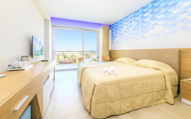 Deluxe Twin Room Pool View