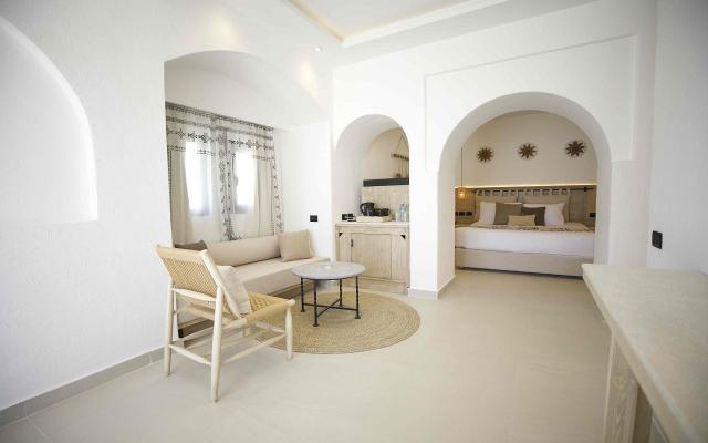 Lexi Suite (POSH CLUB) 