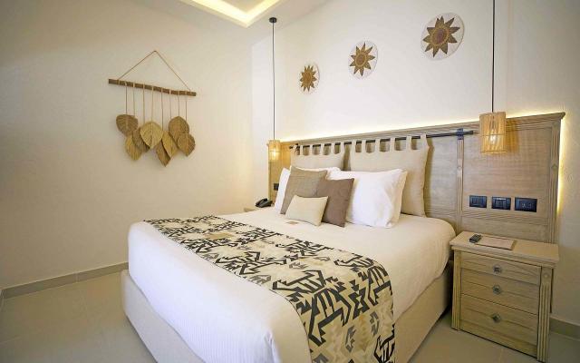 Lexi Suite (POSH CLUB) 