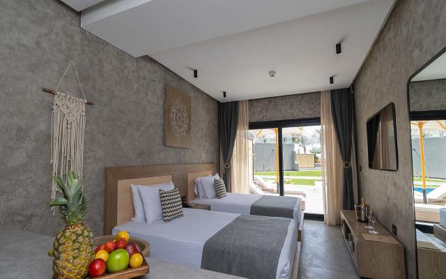 Executive Jacuzzi & Pool Suite PSV (POSH CLUB) 
