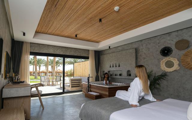 Executive Jacuzzi & Pool Suite PSV (POSH CLUB) 