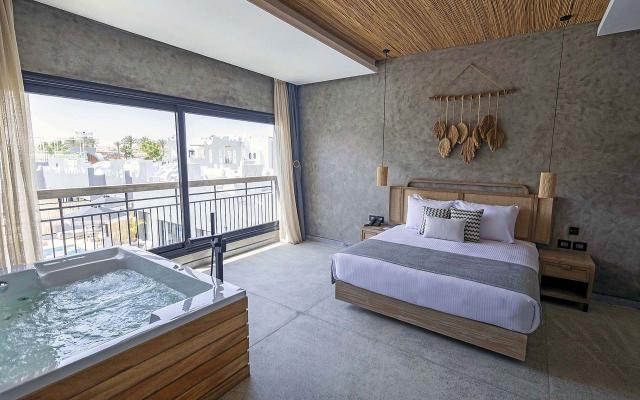 Executive Suite Jacuzzi PSV (POSH CLUB)