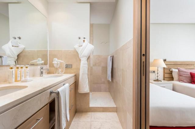 2 Bedroom Suite Partial Sea View